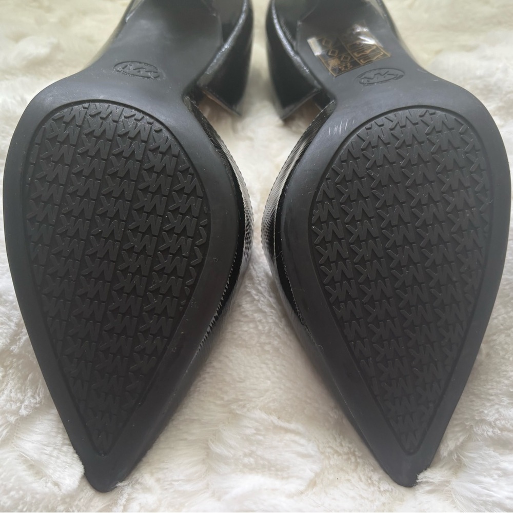 New Michael Kors Black Nathalie Flex
Crafted leather pumps sleek stiletto heel - Picture 4 of 13